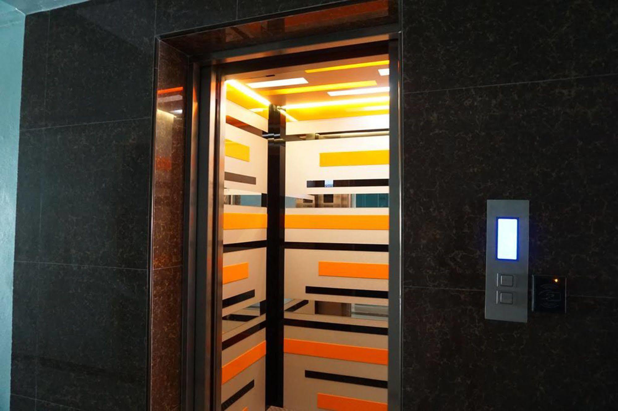 V At Bangsaen Otel Dış mekan fotoğraf