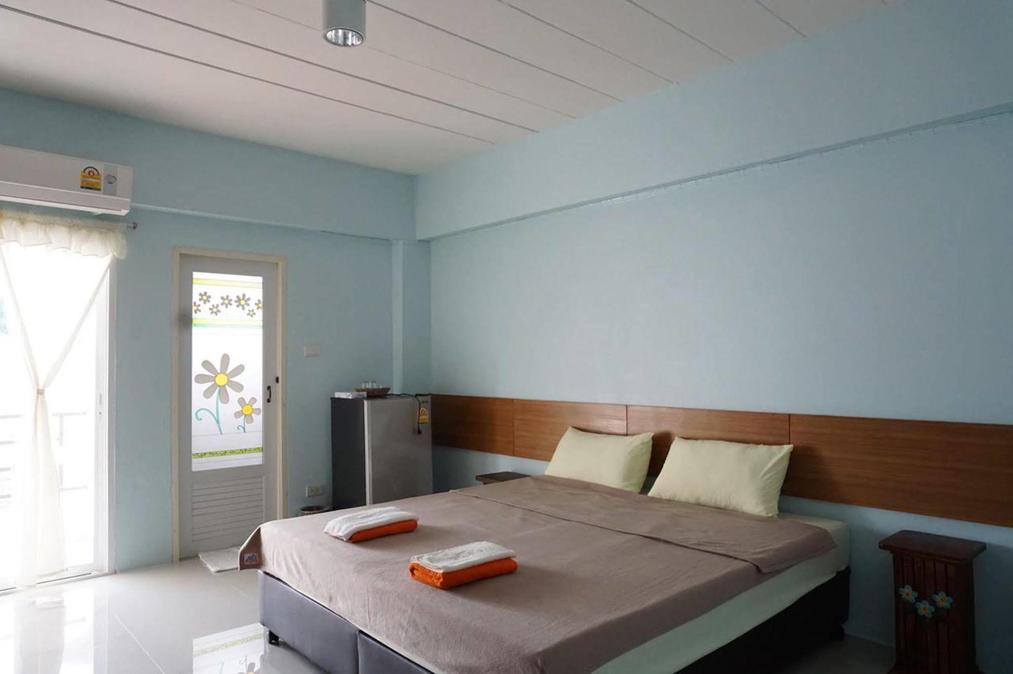 V At Bangsaen Otel Dış mekan fotoğraf