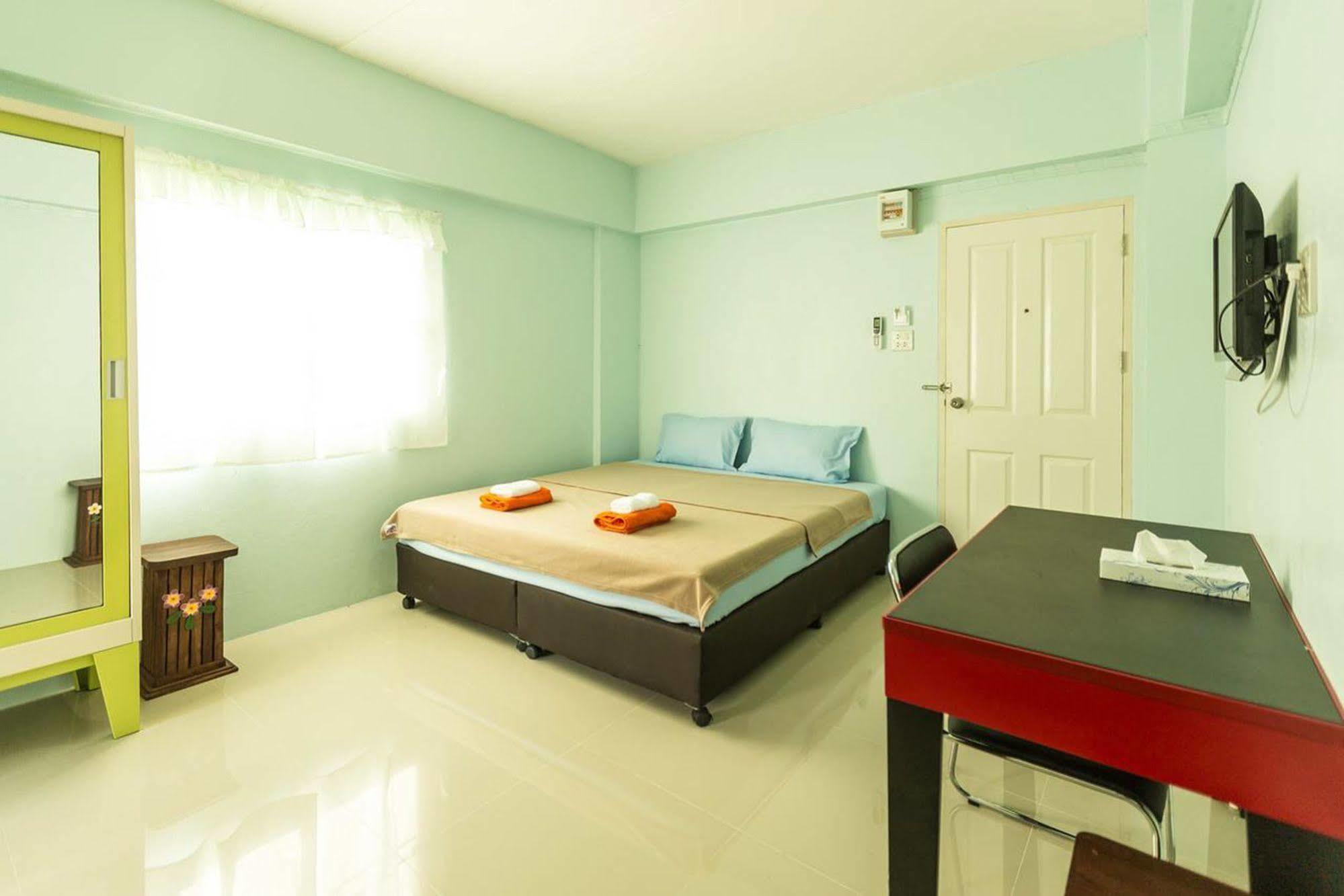 V At Bangsaen Otel Dış mekan fotoğraf