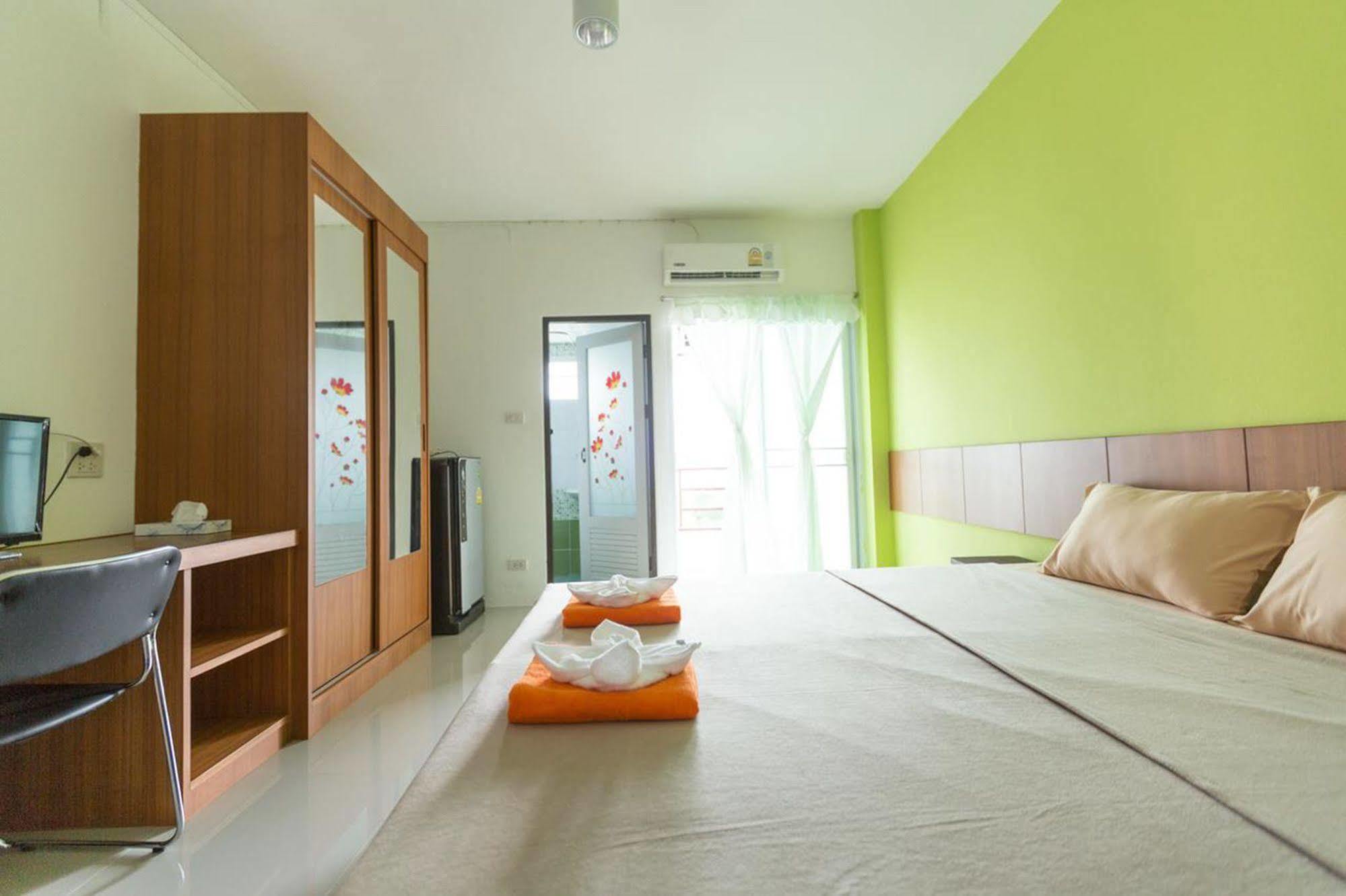 V At Bangsaen Otel Dış mekan fotoğraf