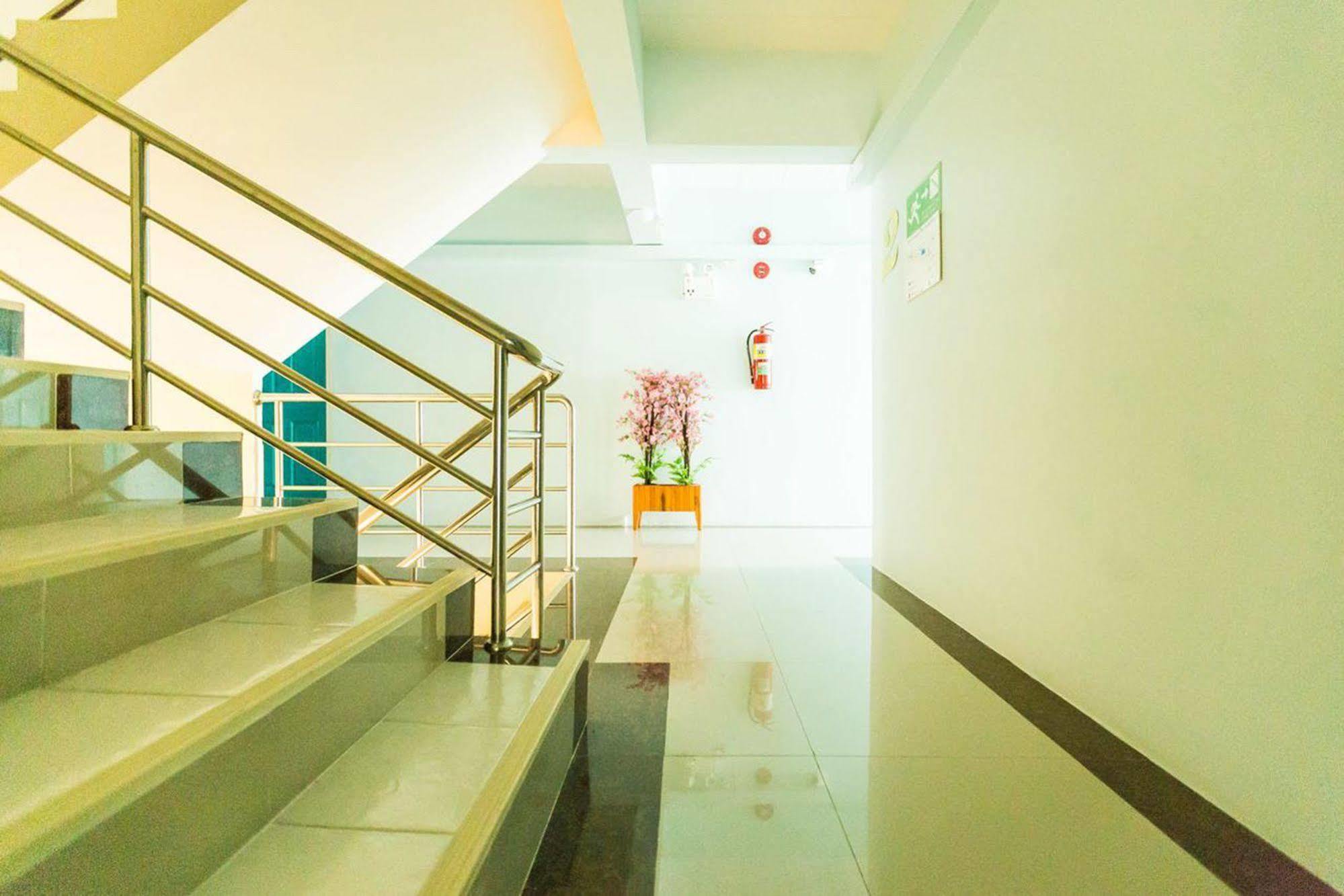 V At Bangsaen Otel Dış mekan fotoğraf